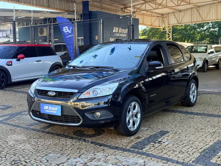 FOCUS 2.0 Titanium Hatch 16V