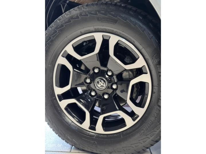 HILUX 2.8 D-4D TURBO DIESEL CD SRX 4X4 AUTOMÁTICO