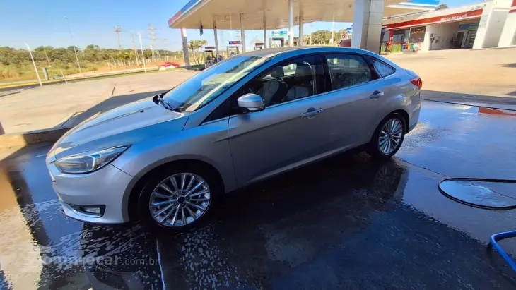 FOCUS 2.0 Titanium Fastback 16V