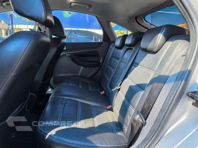 FOCUS HATCH - 2.0 GLX 16V 4P AUTOMÁTICO