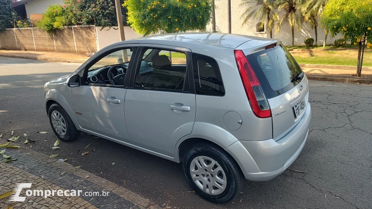 FIESTA 1.6 MPI Class Hatch 8V