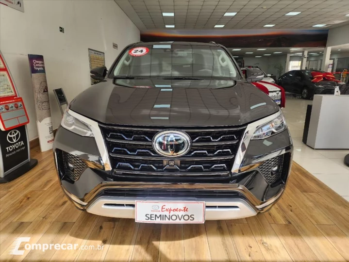HILUX SW4 2.8 D-4D TURBO DIESEL SRX 7L 4X4 AUTOMÁ