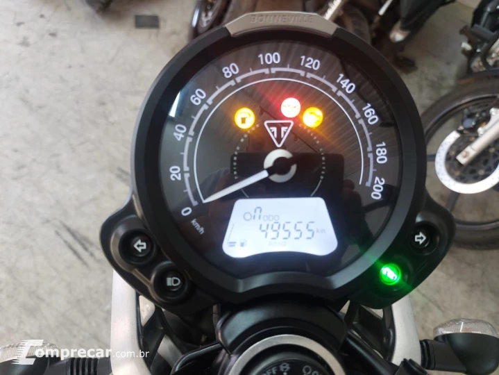 TRIUMPH STREET TWIN