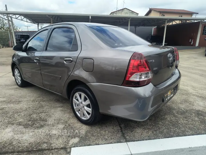 ETIOS 1.5 X Plus Sedan 16V