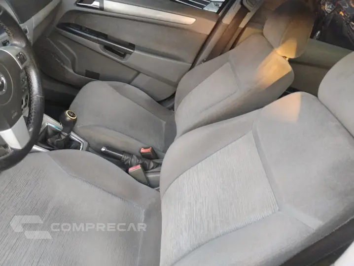 VECTRA 2.0 MPFI Elegance 8V