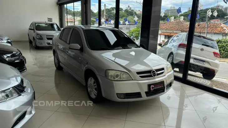 ASTRA 2.0 MPFI CD Sedan 8V