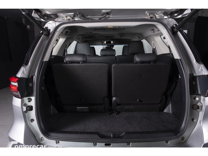 HILUX SW4 2.8 D-4D TURBO DIESEL SRX 7L 4X4 AUTOMÁTICO