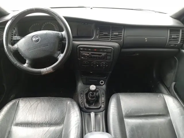 VECTRA SEDAN - 2.2 MPFI CD 16V 4P AUTOMÁTICO