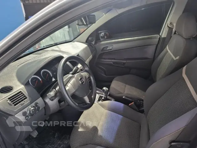 VECTRA SEDAN - 2.0 MPFI EXPRESSION 8V 140CV 4P MANUAL