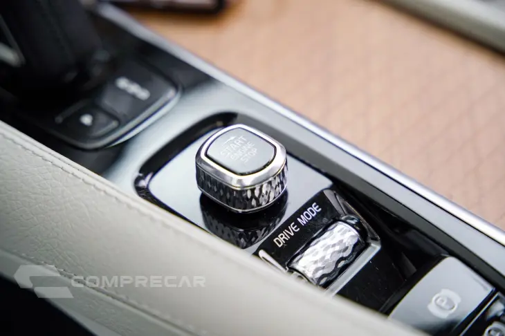 XC 90 T-8 MOMENTUM 2.0 (Híbrido)