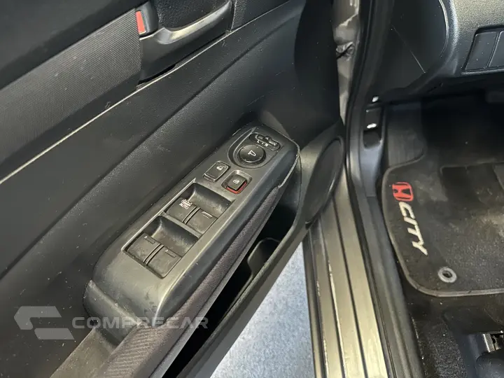 CITY 1.5 LX Sedan 16V