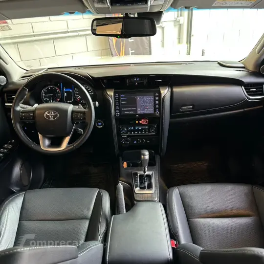 HILUX 2.8 SW4 4X4 8V