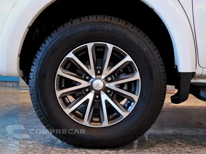 L200 TRITON 2.4 16V Turbo Sport Hpe-s CD 4X4
