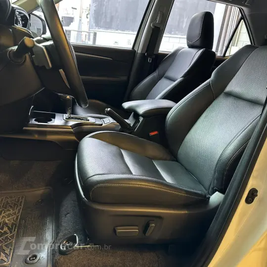 HILUX 2.8 SW4 4X4 8V