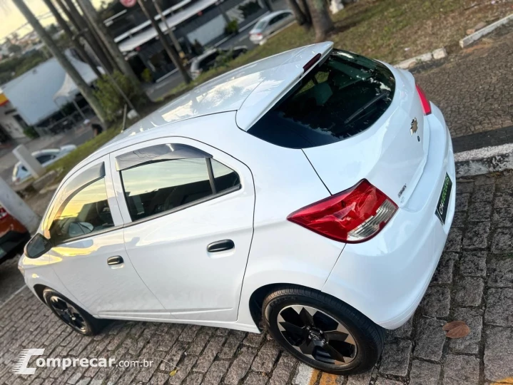 ONIX HATCH LS 1.0 8V FlexPower 5p Mec.