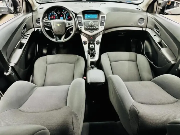 CRUZE LT HB AT
