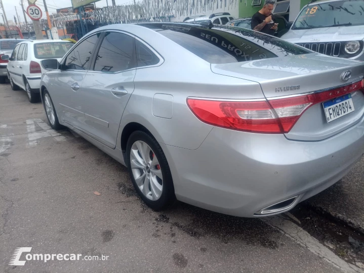 AZERA 3.3 MPFI GLS Sedan V6 24V