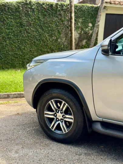 HILUX SW4 2.7 SR 4X2 7 Lugares 16V