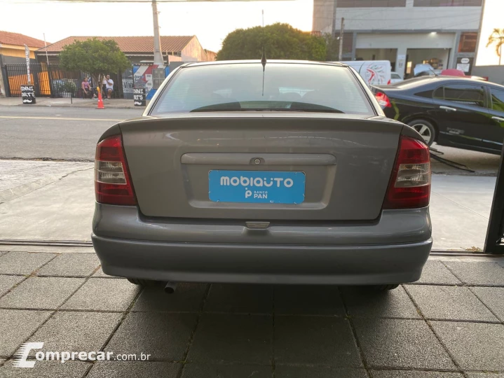 ASTRA 1.8 MPFI Sedan Comfort 8V