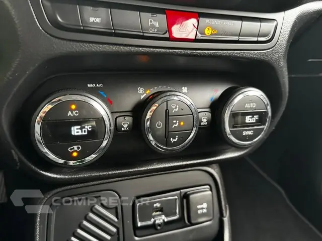 RENEGADE - 1.8 16V LONGITUDE 4P AUTOMÁTICO