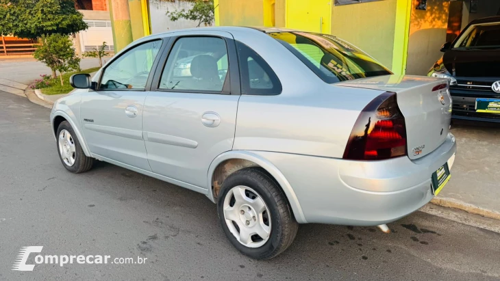 CORSA 1.4 MPFI Premium Sedan 8V