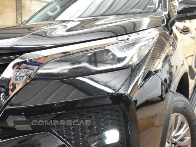 HILUX SW4 - 2.8 D-4D TURBO SRX 4X4 AUTOMÁTICO