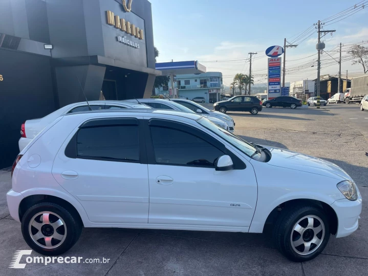 CELTA 1.0 MPFI LT 8V