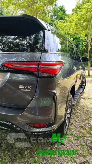 HILUX SW4 2.8 D-4D TURBO DIESEL SRX 4X4 AUTOMÁTICO