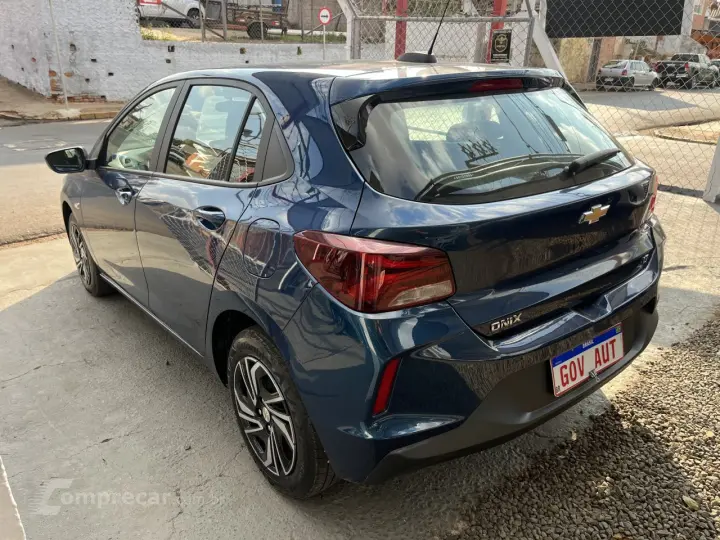 Onix Hatch 1.0 4P FLEX LT PLUS