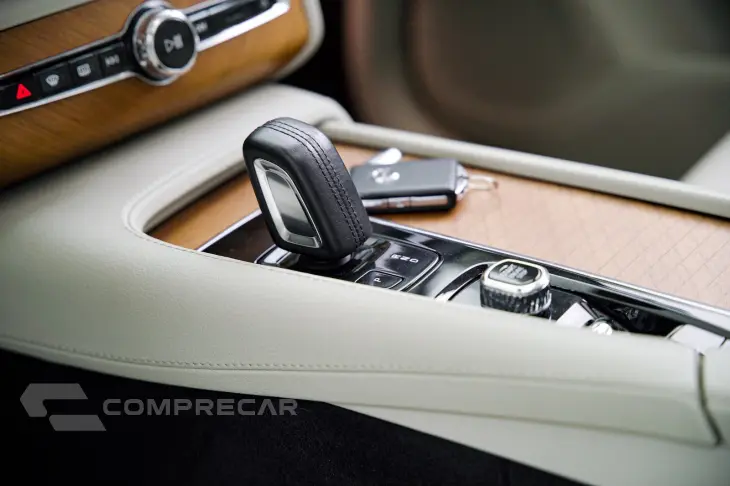 XC 90 T-8 MOMENTUM 2.0 (Híbrido)