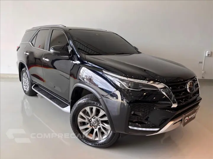 HILUX SW4 2.8 D-4D TURBO DIESEL SRX 7L 4X4 AUTOMÁ