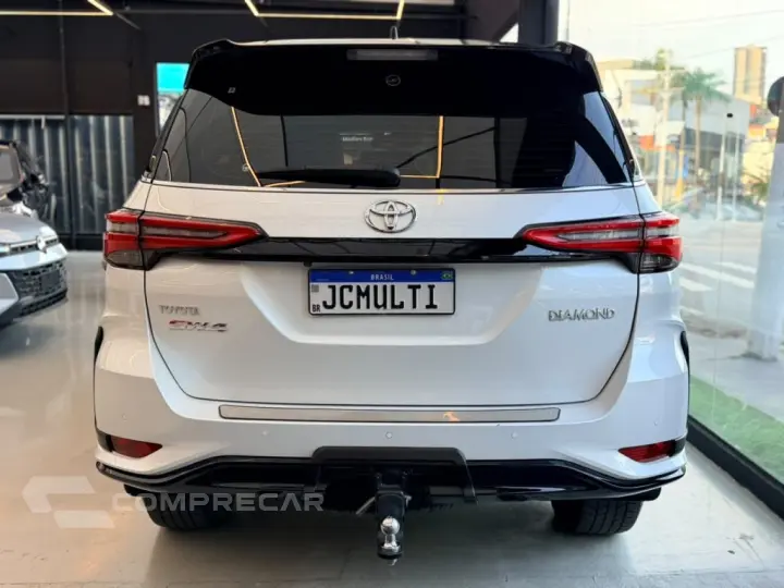 HILUX SW4 2.8 D-4D TURBO DIESEL DIAMOND 7L 4X4 AUTOMÁTICO