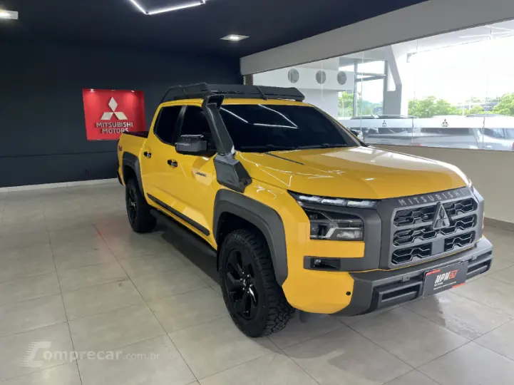 TRITON 2.4 Biturbo CD Savana 4X4