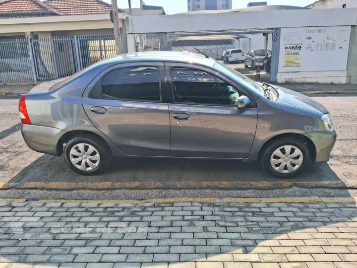 Etios Sedan 1.5 16V 4P FLEX XS