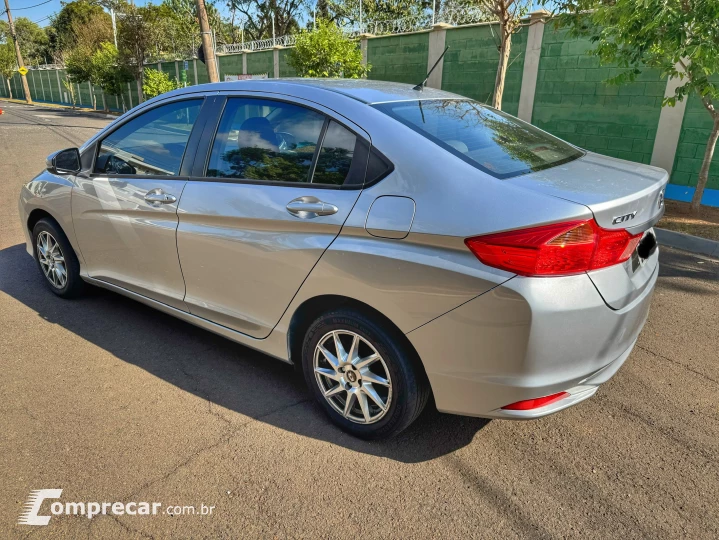 CITY 1.5 DX Sedan 16V