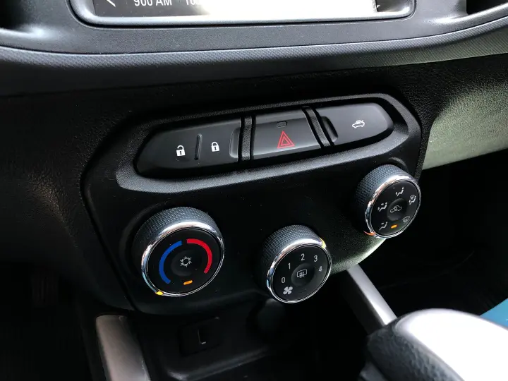 Onix 1.4 Mpfi Activ 8V Flex 4P Automático