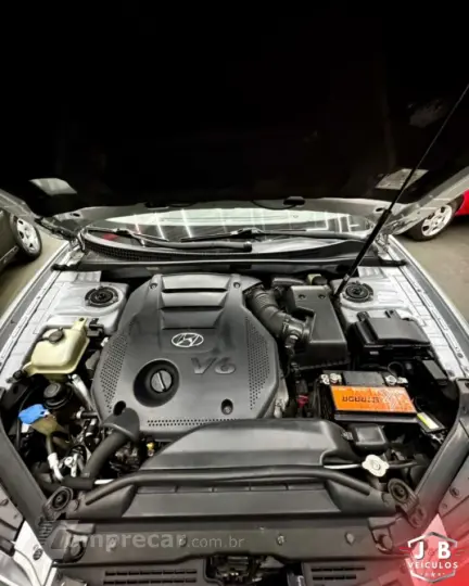 AZERA 3.3 MPFI GLS Sedan V6 24V