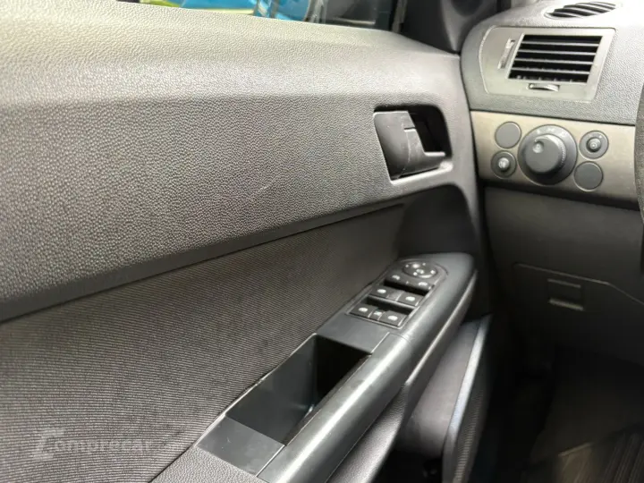 VECTRA 2.0 MPFI Expression 8V