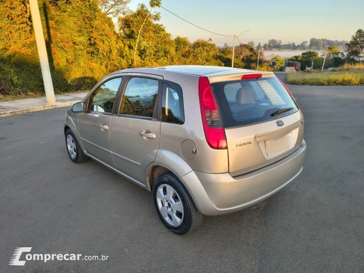 FIESTA 1.6 MPI Class Hatch 8V