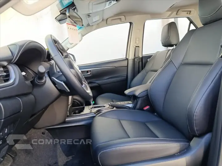 HILUX SW4 2.8 D-4D TURBO DIESEL SRX PLATINUM 7L 4
