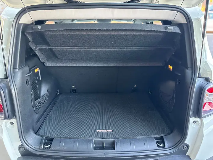 Renegade 1.8 16V Flex 4P Automático