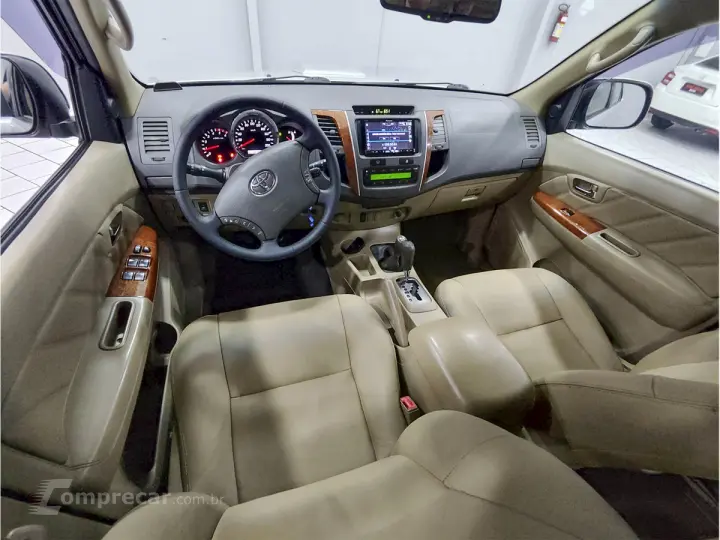 Hilux SW4 SRV D4-D 4x4 3.0 TDI Dies. Aut