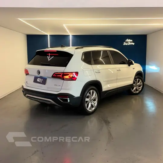 TAOS Comfortline 1.4 250 TSI Flex Aut.