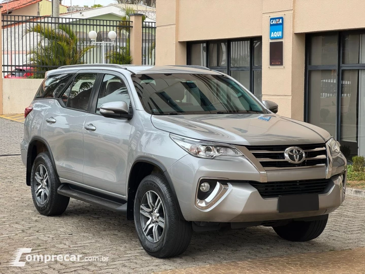 HILUX SW4 2.7 SR 4X2 7 Lugares 16V