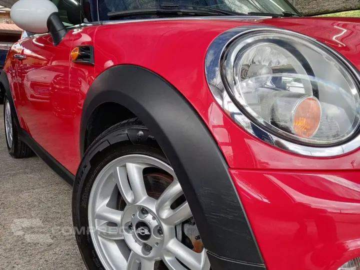 One 1.6 16V Gasolina 2P Automático