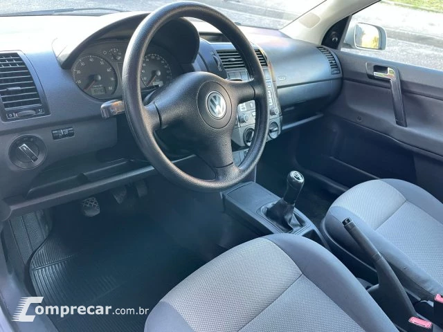POLO SEDAN - 1.6 MI 8V 4P MANUAL