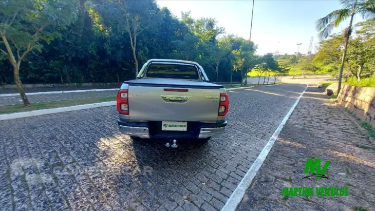 HILUX 2.8 D-4D TURBO DIESEL CD SRX 4X4 AUTOMÁTICO