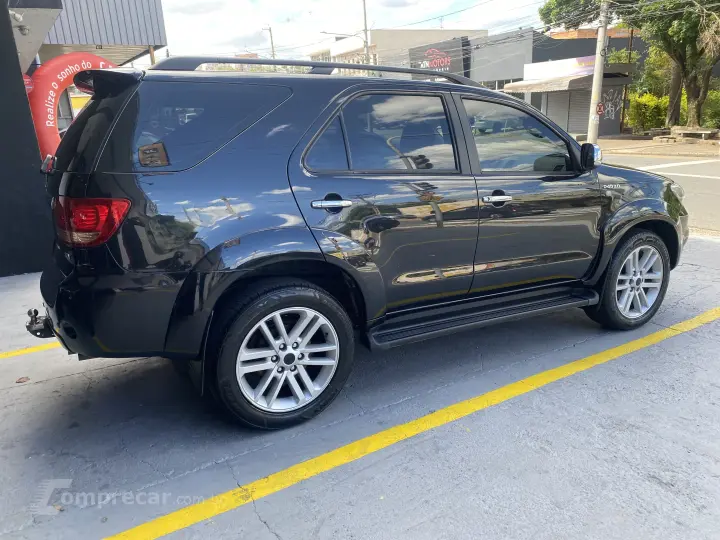 HILUX 2.8 SW4 4X4 8V