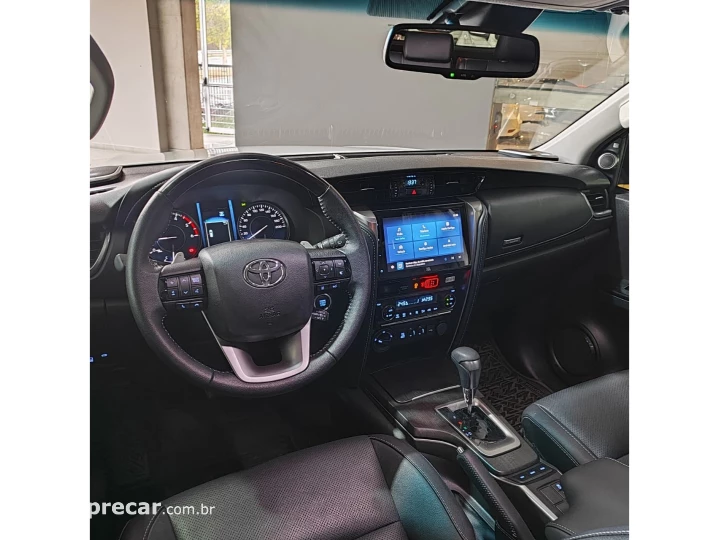 HILUX SW4 2.8 D-4D TURBO DIESEL SRX PLATINUM 7L 4X4 AUTOMÁTI