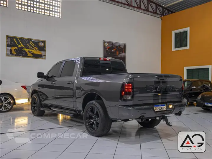 CLASSIC 5.7 V8 Laramie Night Edition CD 4X4